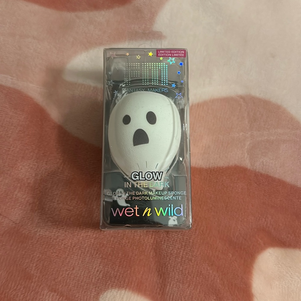 Wet n Wild Glow In The Dark Ghost Makeup Sponge